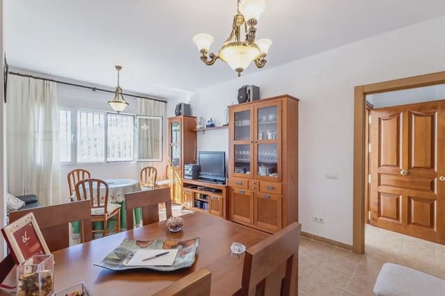 Byhus til salg i Jatar med garage - € 144.000 (Ref: 9837441)