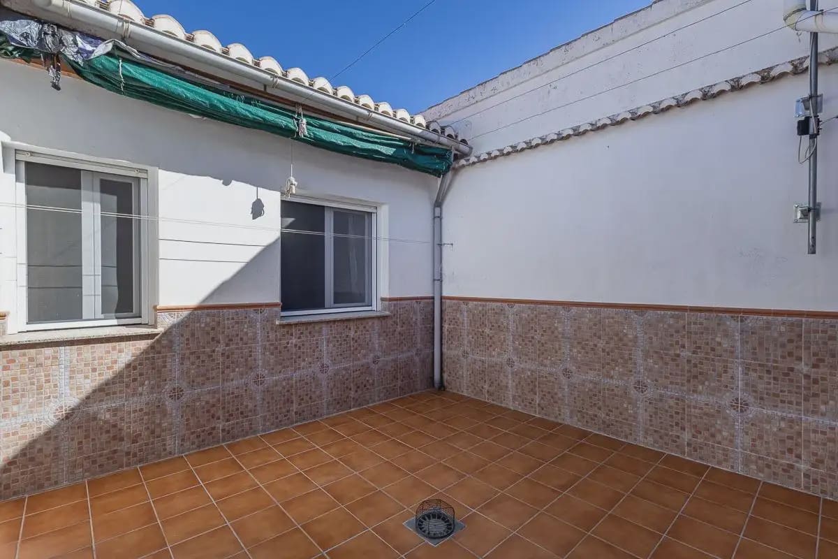 Byhus til salg i Jatar med garage - € 144.000 (Ref: 9837441)