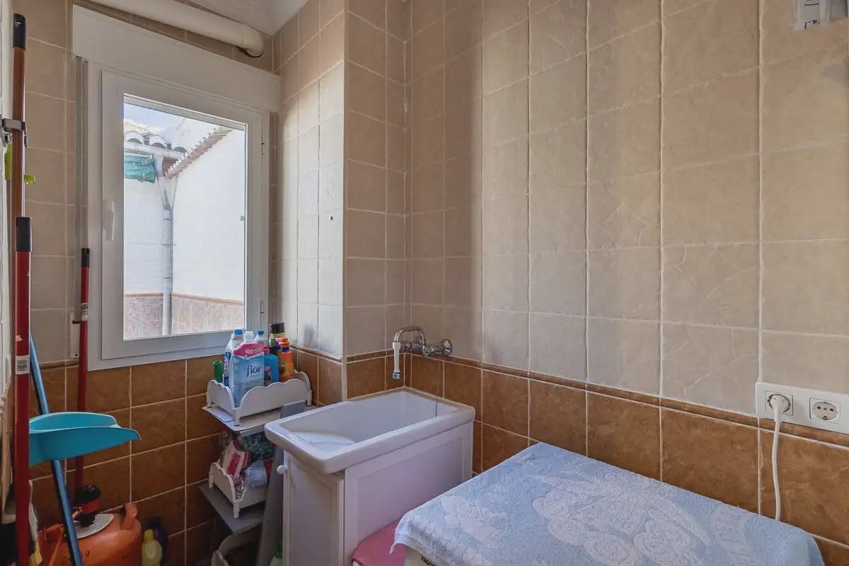 Byhus til salg i Jatar med garage - € 144.000 (Ref: 9837441)