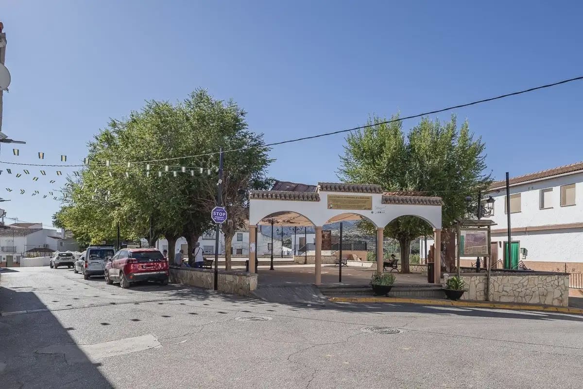 Byhus til salg i Jatar med garage - € 144.000 (Ref: 9837441)