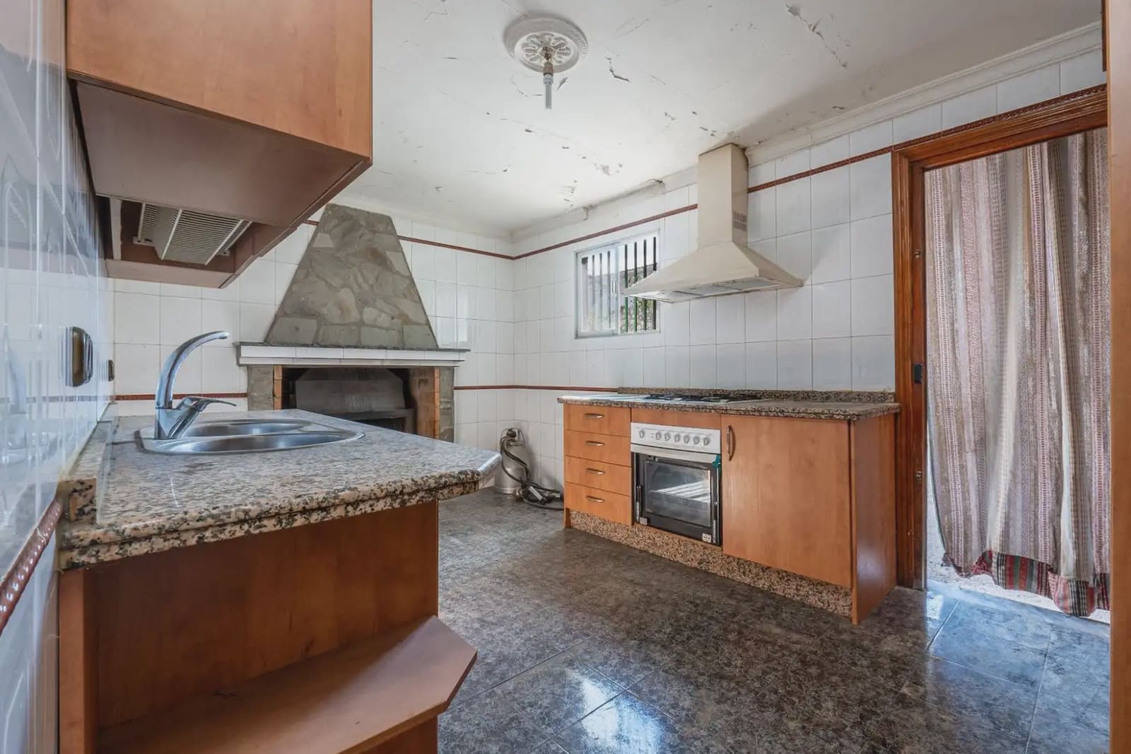 Byhus til salg i Albolote - € 230.000 (Ref: 9837444)
