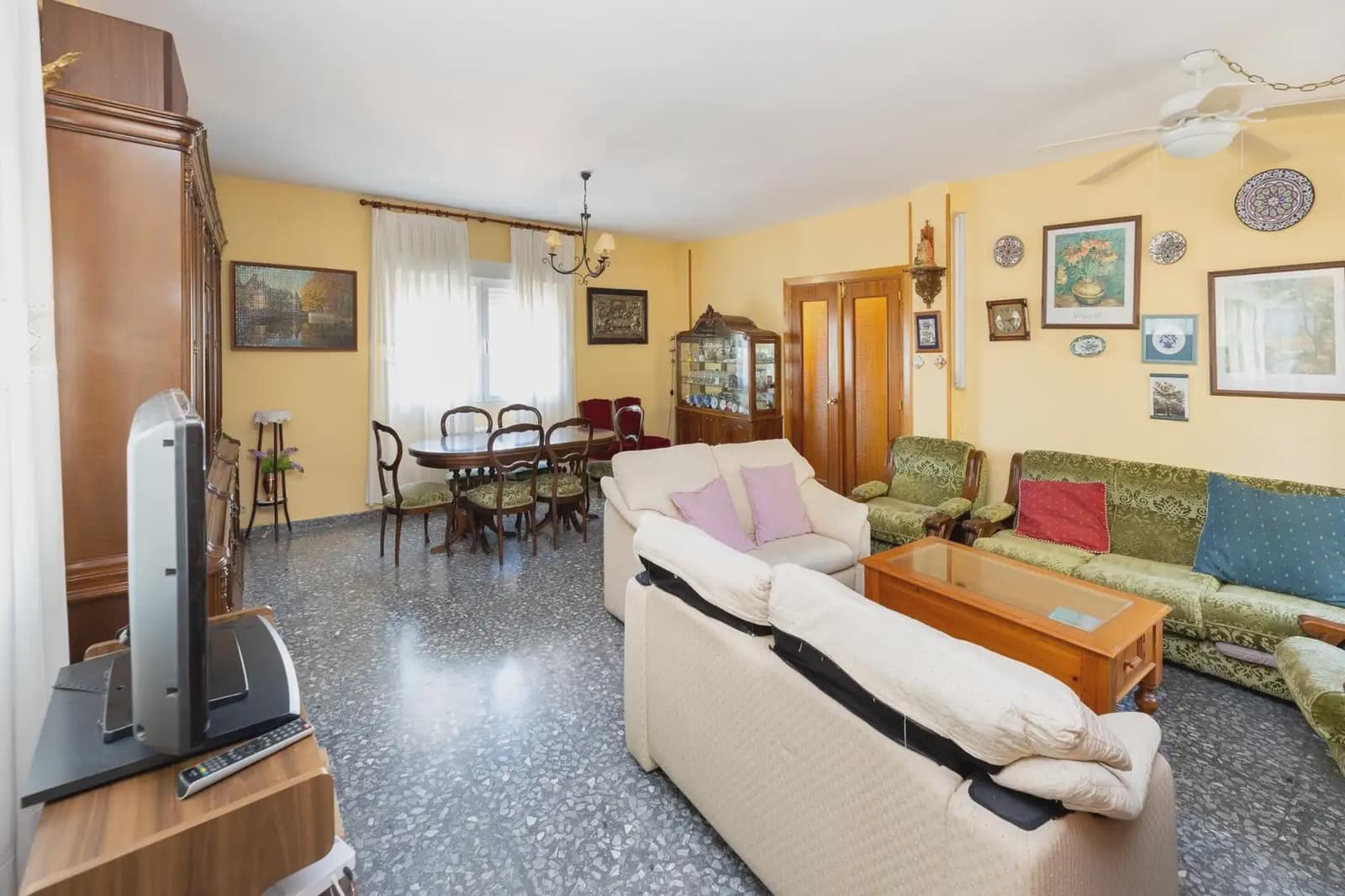 Finca/Herregård til salgs i Dilar med svømmebasseng garasje - € 325 000 (Ref: 9837445)