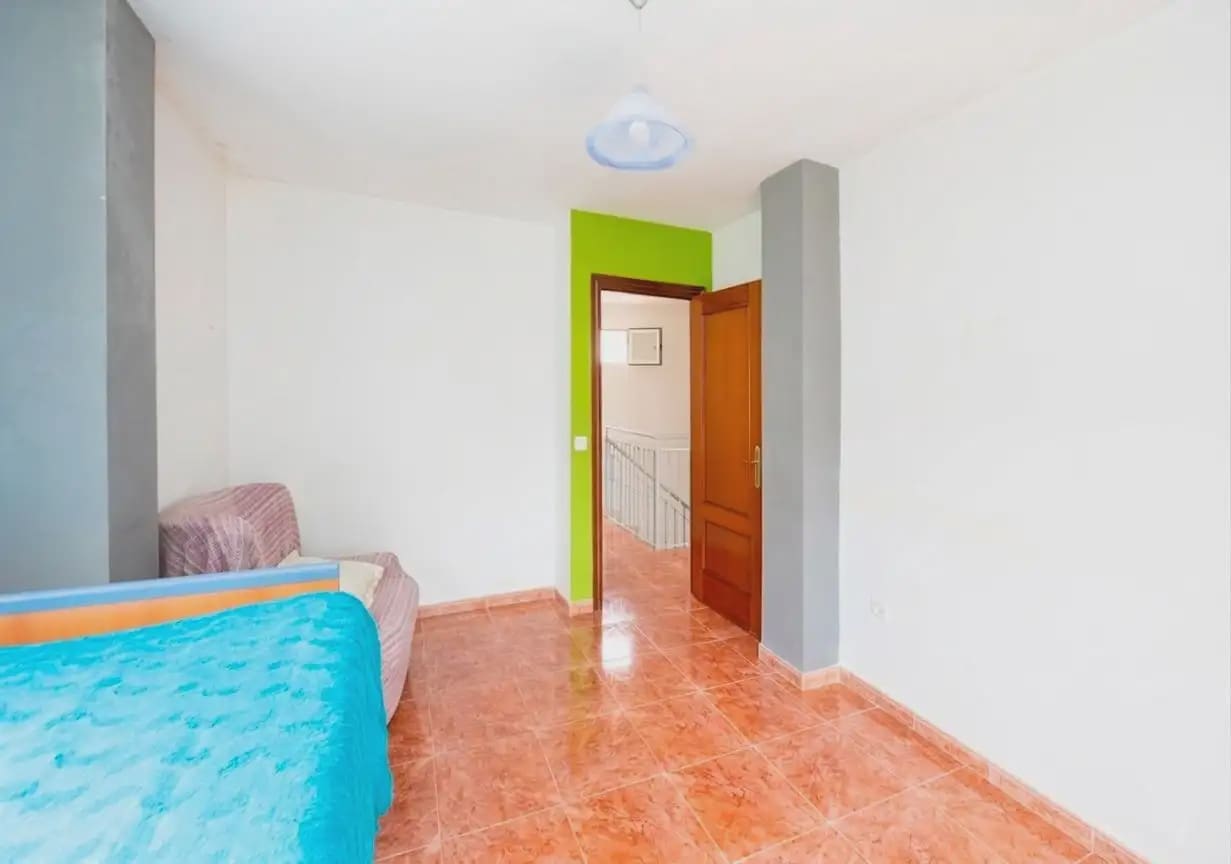 Terraced Villa for sale in Cenes de la Vega with garage - € 215,000 (Ref: 9837448)