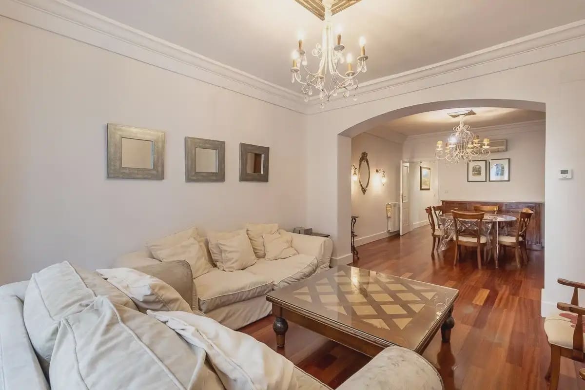 Flat for sale in Granada city - € 565,000 (Ref: 9837449)