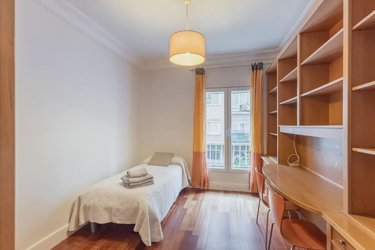 Flat for sale in Granada city - € 565,000 (Ref: 9837449)