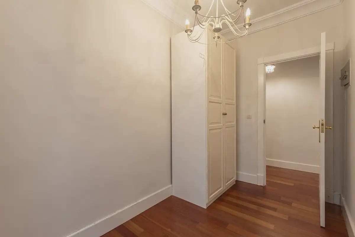 Flat for sale in Granada city - € 565,000 (Ref: 9837449)