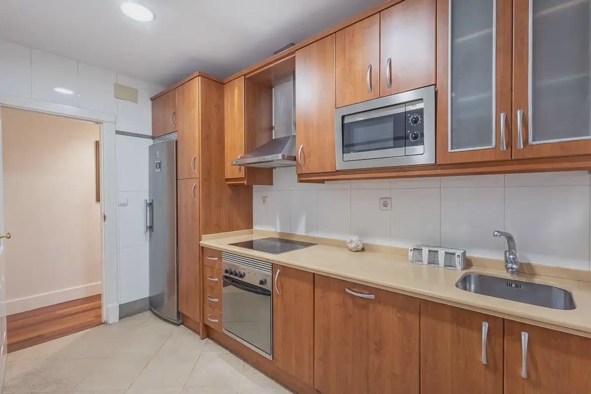 Flat for sale in Granada city - € 565,000 (Ref: 9837449)