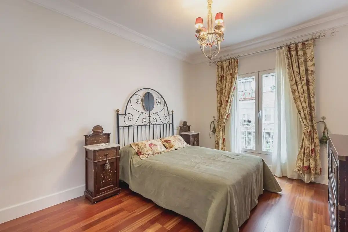 Flat for sale in Granada city - € 565,000 (Ref: 9837449)