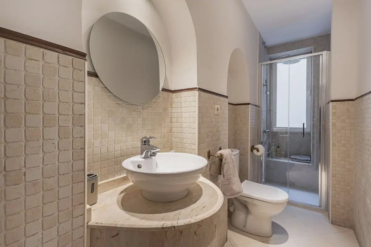 Flat for sale in Granada city - € 565,000 (Ref: 9837449)
