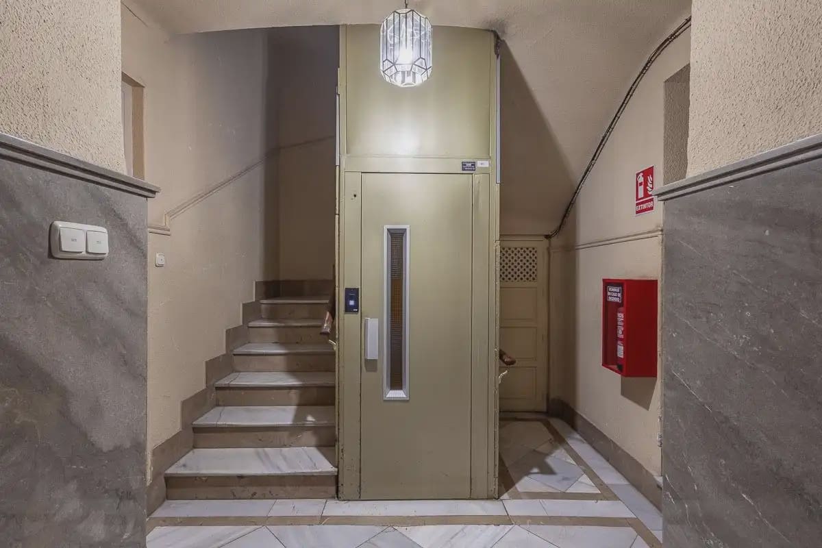 Flat for sale in Granada city - € 565,000 (Ref: 9837449)