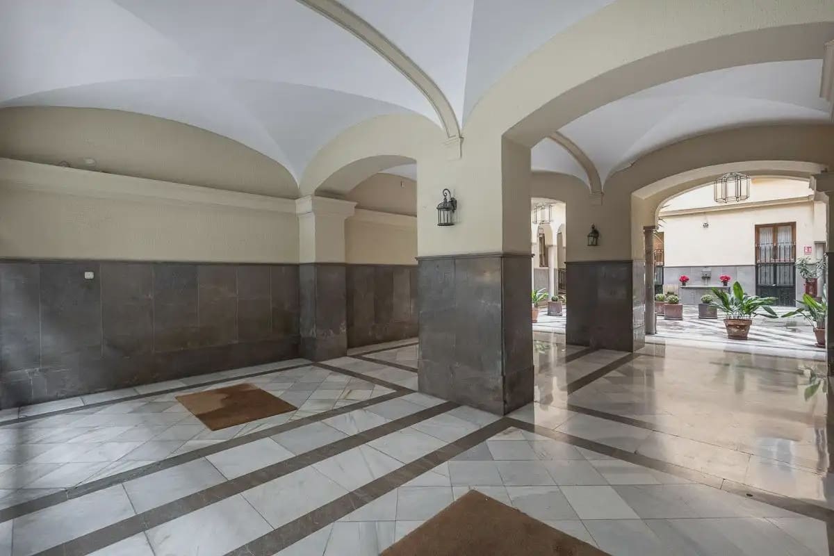 Flat for sale in Granada city - € 565,000 (Ref: 9837449)