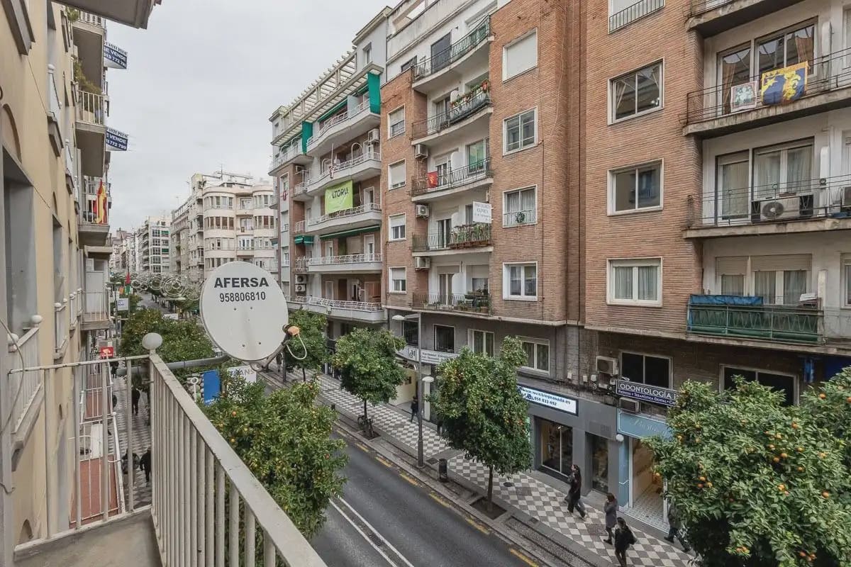 Flat for sale in Granada city - € 565,000 (Ref: 9837449)