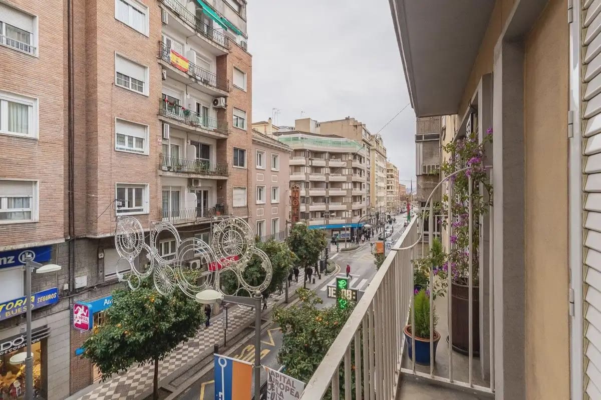 Flat for sale in Granada city - € 565,000 (Ref: 9837449)