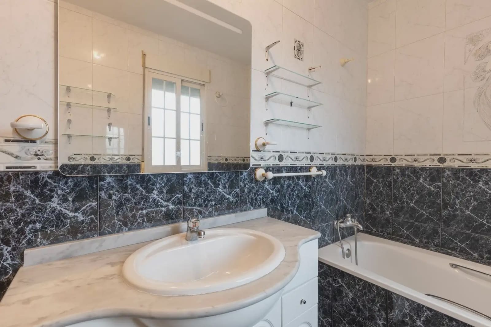 Byhus til salg i Maracena med garage - € 279.900 (Ref: 9837450)