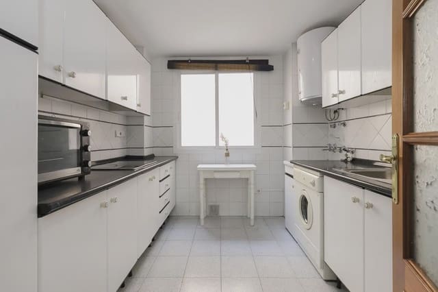 2 soveværelse Lejlighed til salg i Camino de Ronda - Rosaleda, Granada by - € 225.000 (Ref: 9837451)