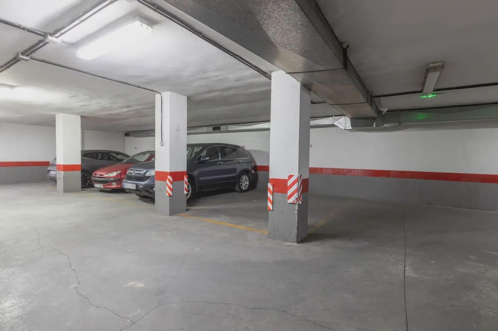 Garage for sale in Granada city - € 30,000 (Ref: 9837452)