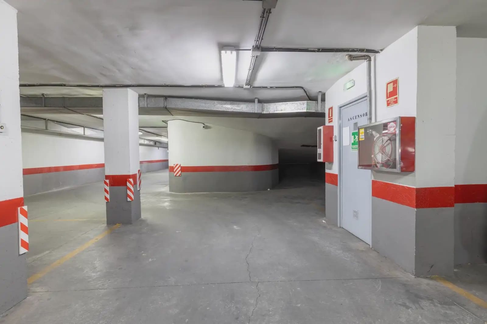 Garage for sale in Granada city - € 30,000 (Ref: 9837452)