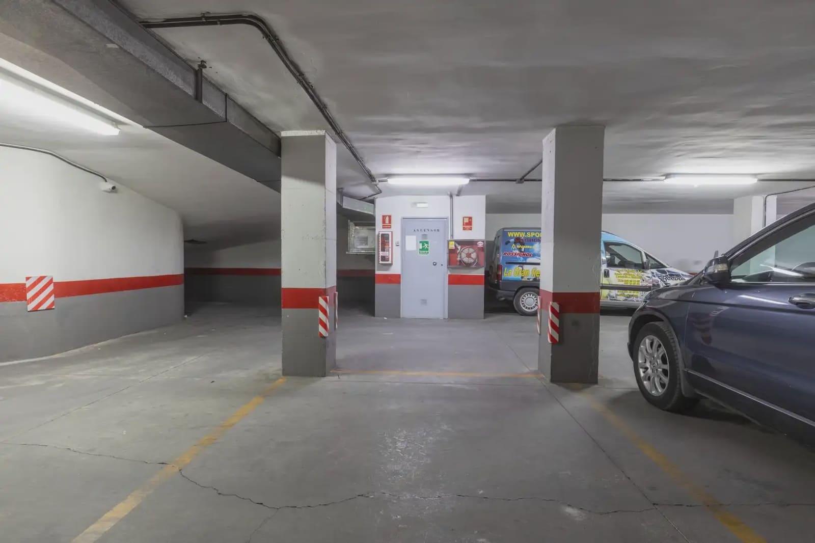 Garage for sale in Granada city - € 30,000 (Ref: 9837452)