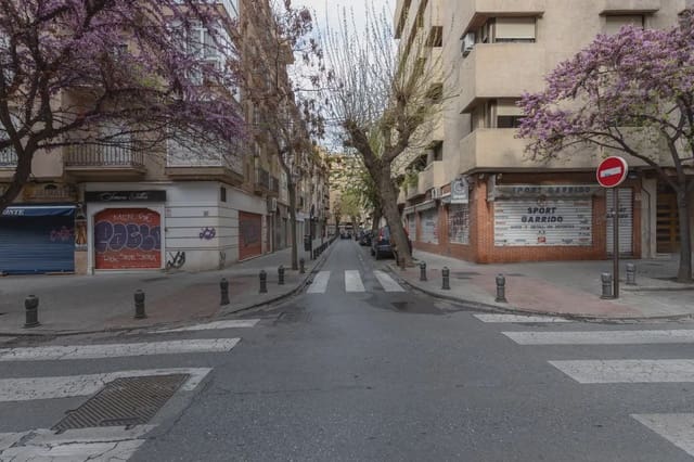 Garage for sale in Figares, Granada city - € 30,000 (Ref: 9837452)