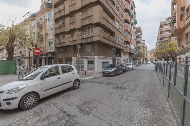 Garage for sale in Figares, Granada city - € 30,000 (Ref: 9837452)