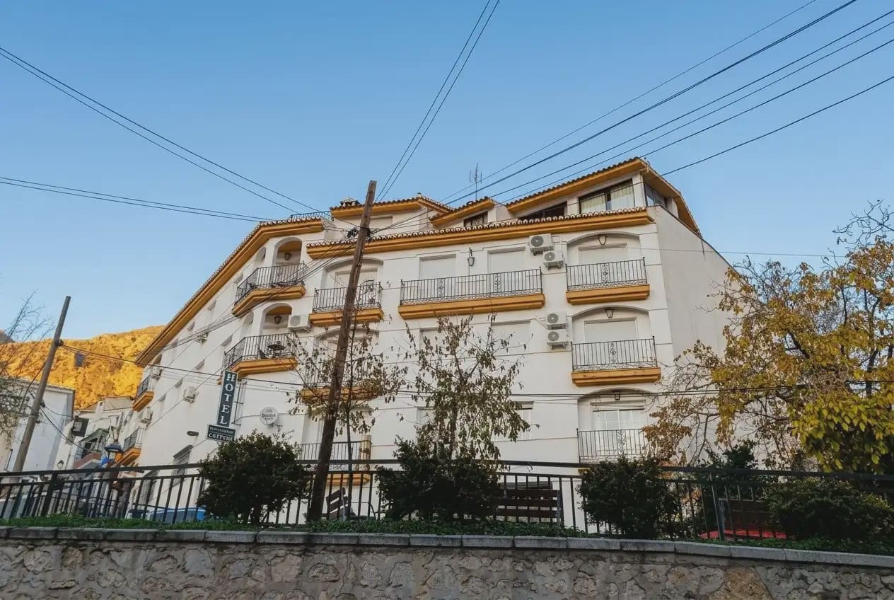 Hotel til salg i Guejar Sierra - € 2.300.000 (Ref: 9837453)