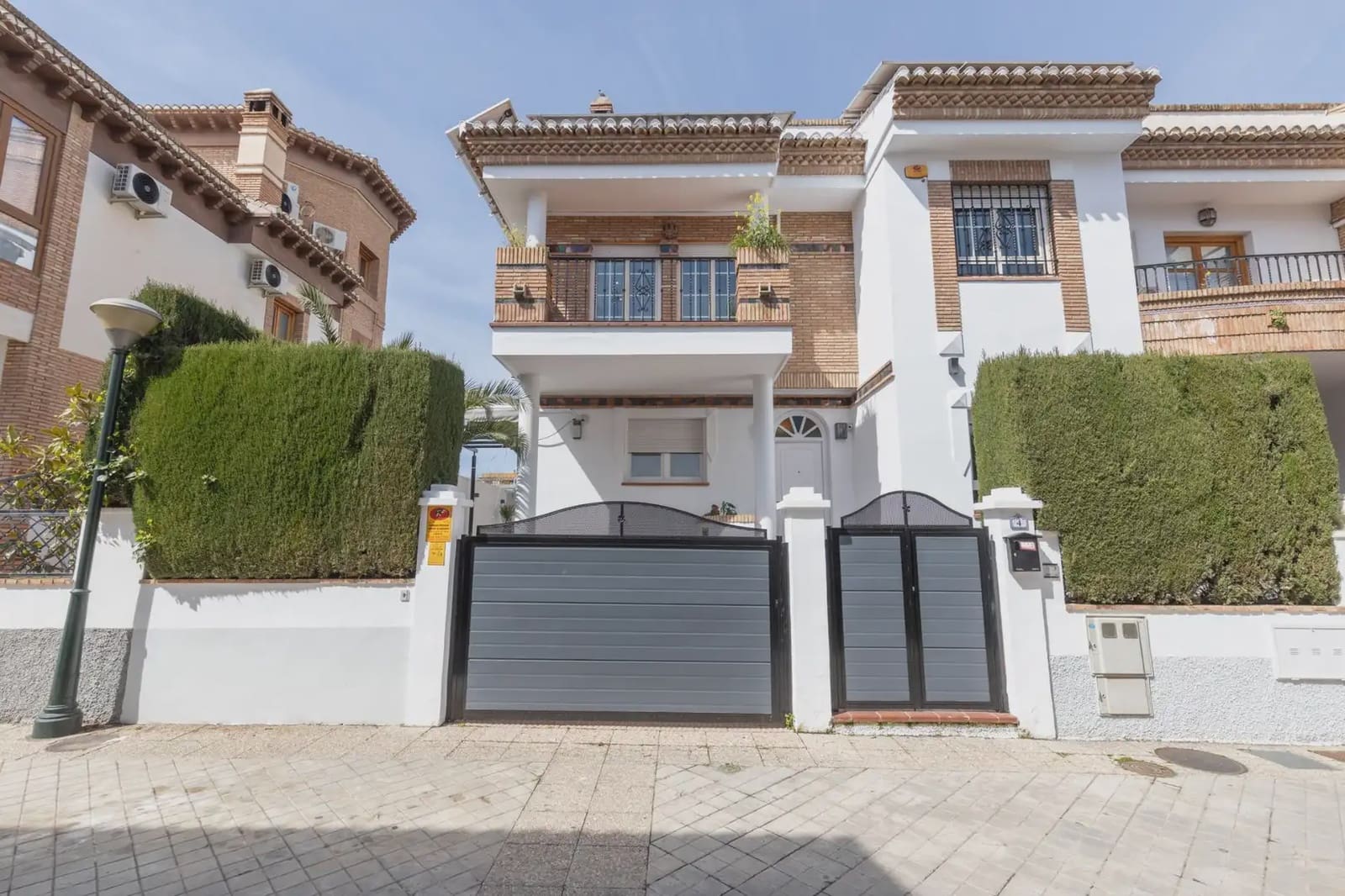 5 bedroom Villa for sale in Granada city with pool garage - € 780,000 (Ref: 9837454)