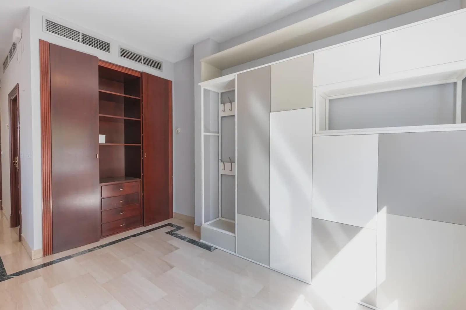 5 bedroom Villa for sale in Granada city with pool garage - € 780,000 (Ref: 9837454)