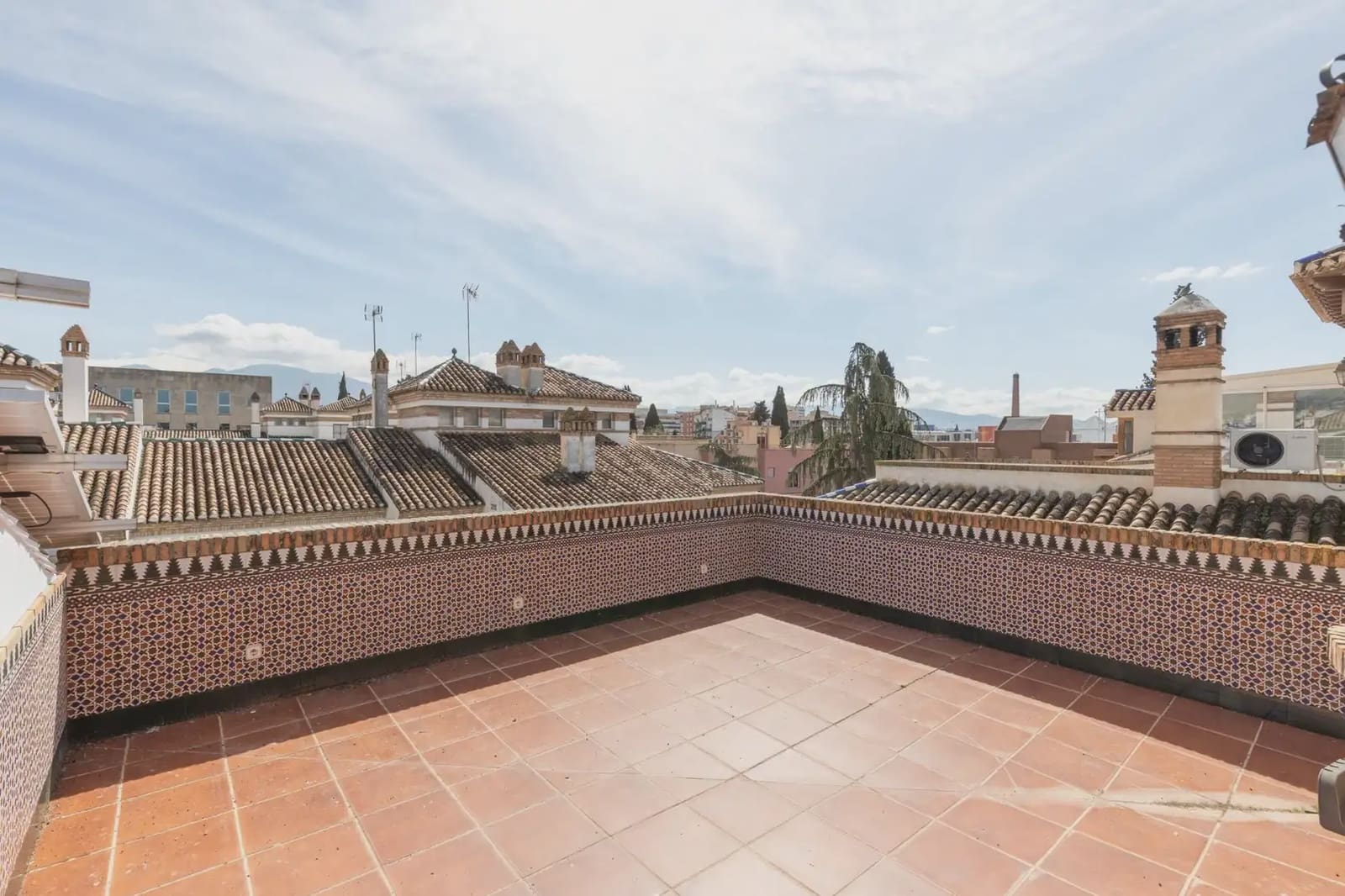 5 bedroom Villa for sale in Granada city with pool garage - € 780,000 (Ref: 9837454)