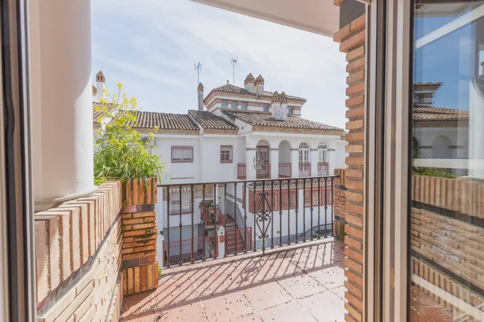 5 bedroom Villa for sale in Granada city with pool garage - € 780,000 (Ref: 9837454)