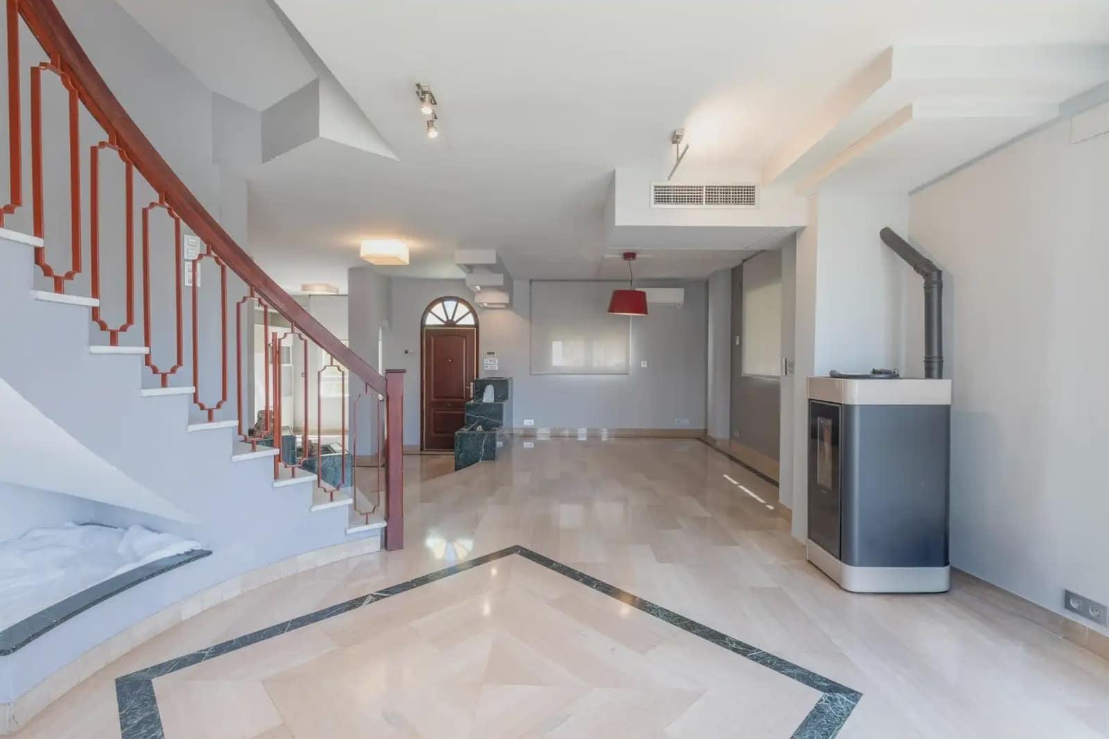 5 bedroom Villa for sale in Granada city with pool garage - € 780,000 (Ref: 9837454)