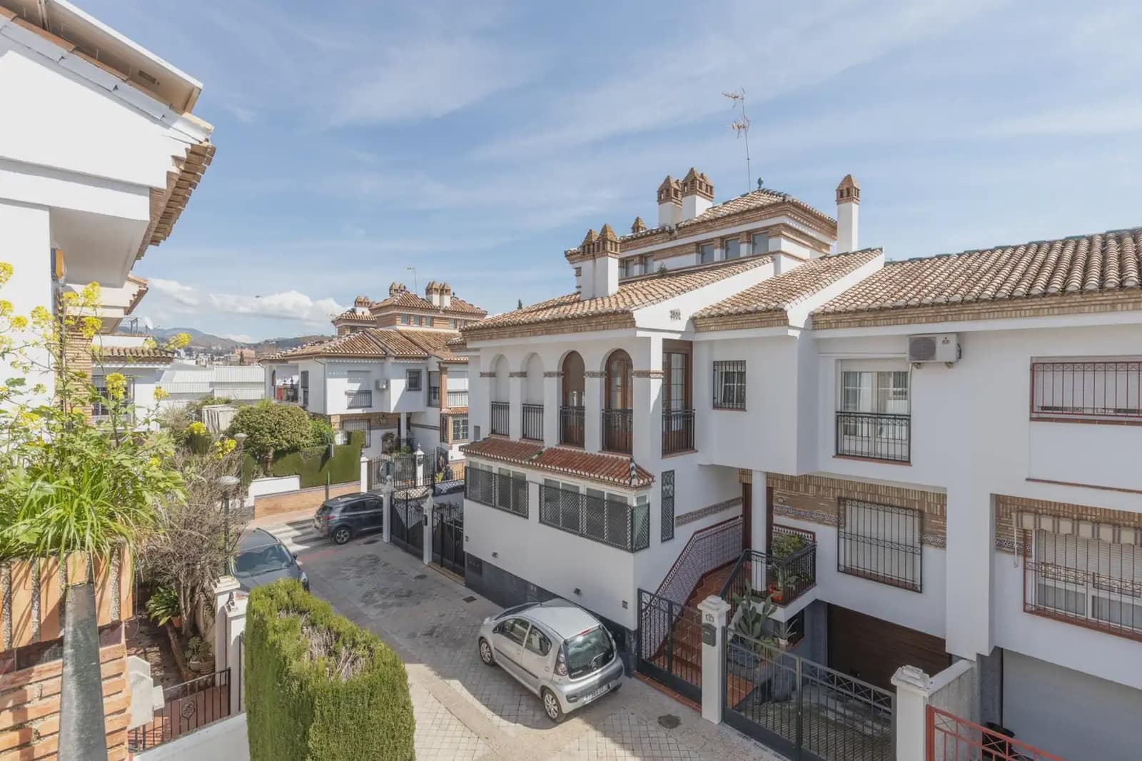 5 bedroom Villa for sale in Granada city with pool garage - € 780,000 (Ref: 9837454)
