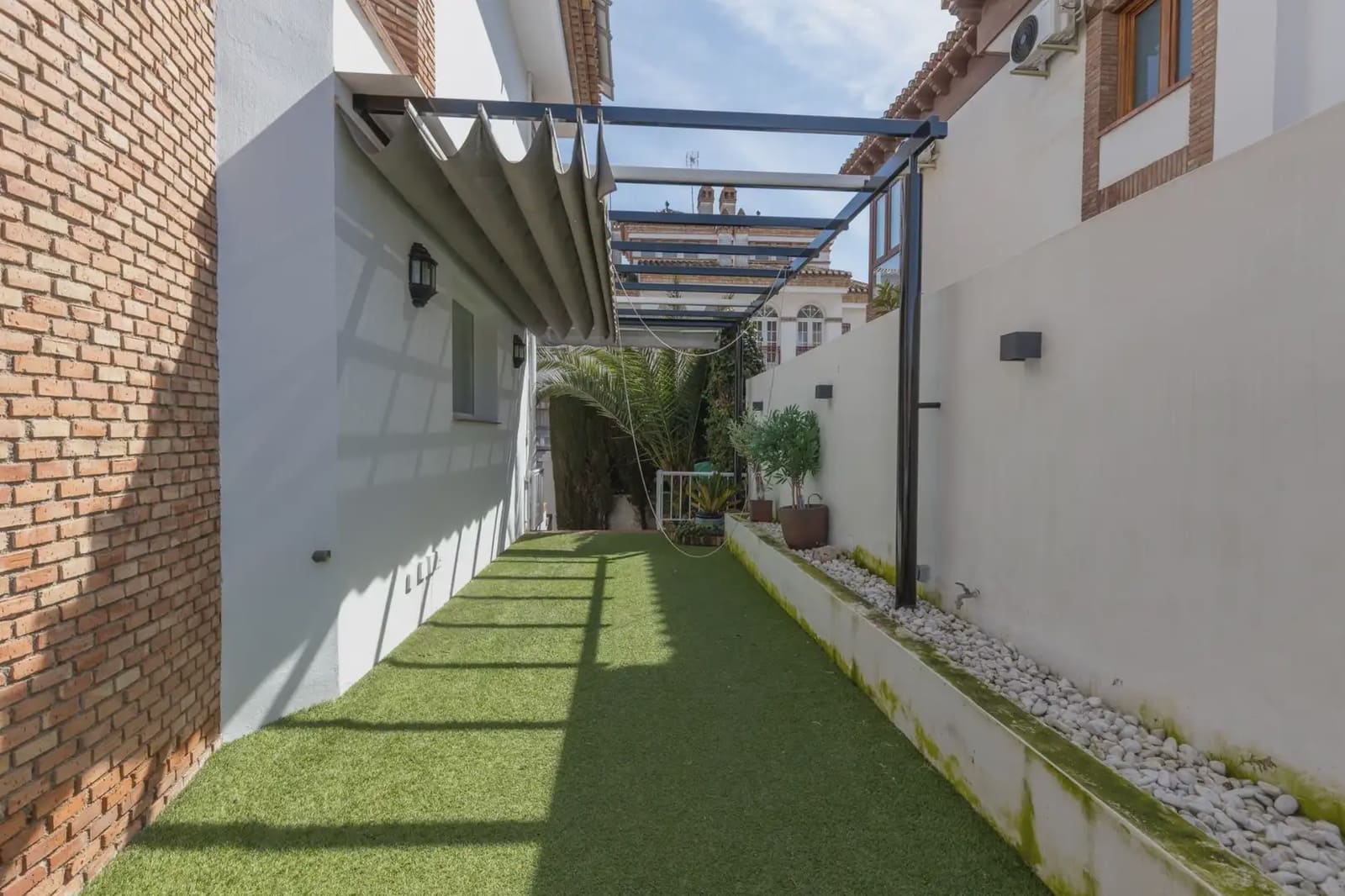 5 bedroom Villa for sale in Granada city with pool garage - € 780,000 (Ref: 9837454)