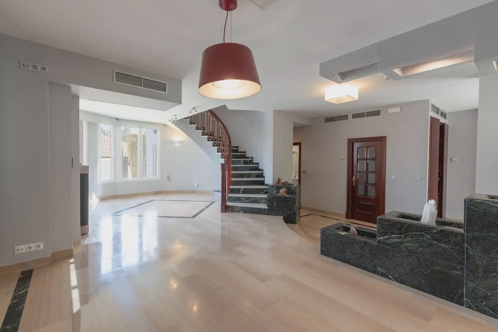 5 bedroom Villa for sale in Granada city with pool garage - € 780,000 (Ref: 9837454)