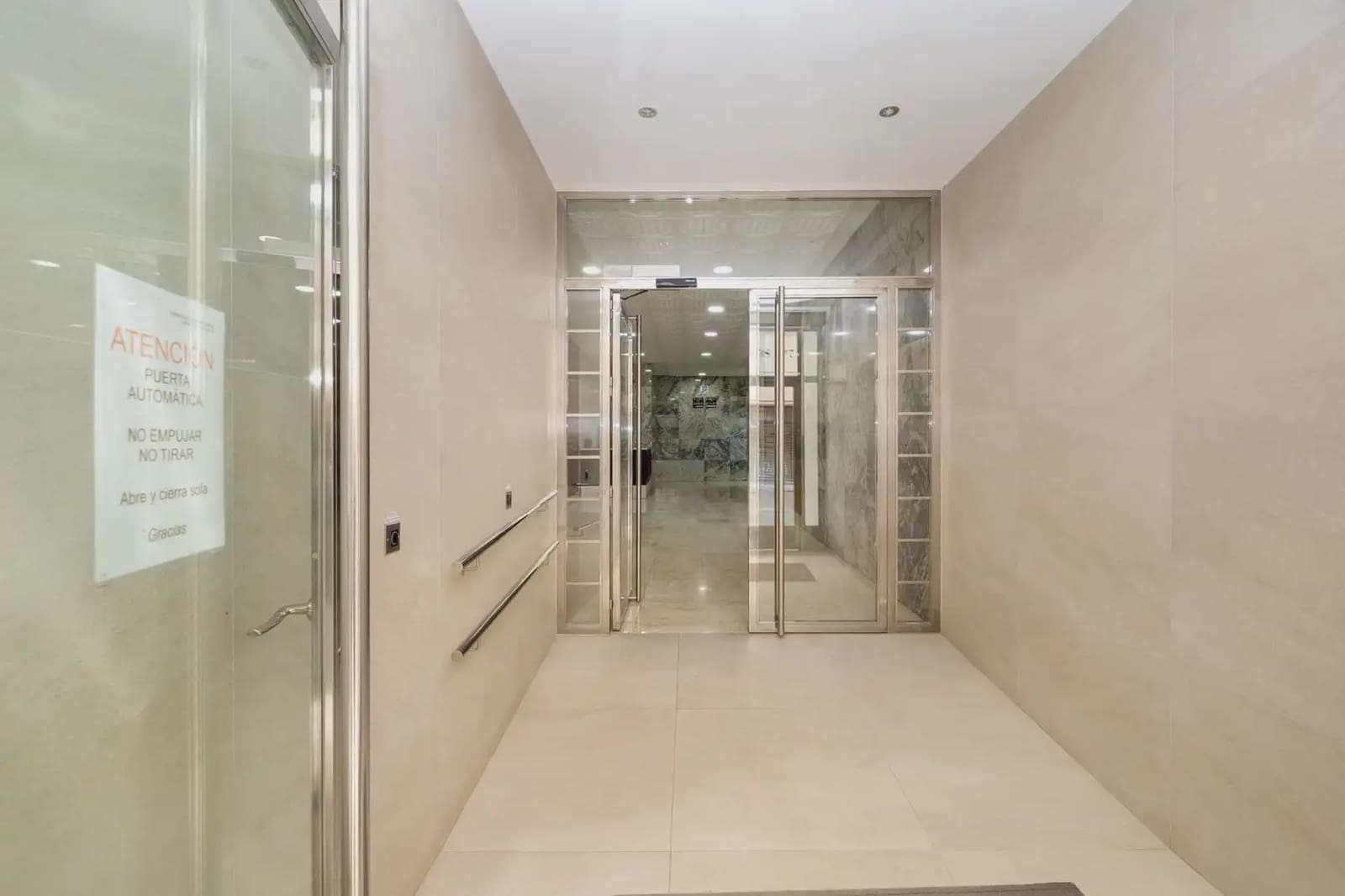 Leilighet til salgs i Granada by - € 340 000 (Ref: 9837456)