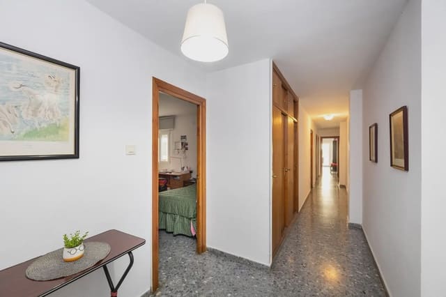Leilighet til salgs i Pajaritos - Plaza de Toros, Granada by - € 340 000 (Ref: 9837456)
