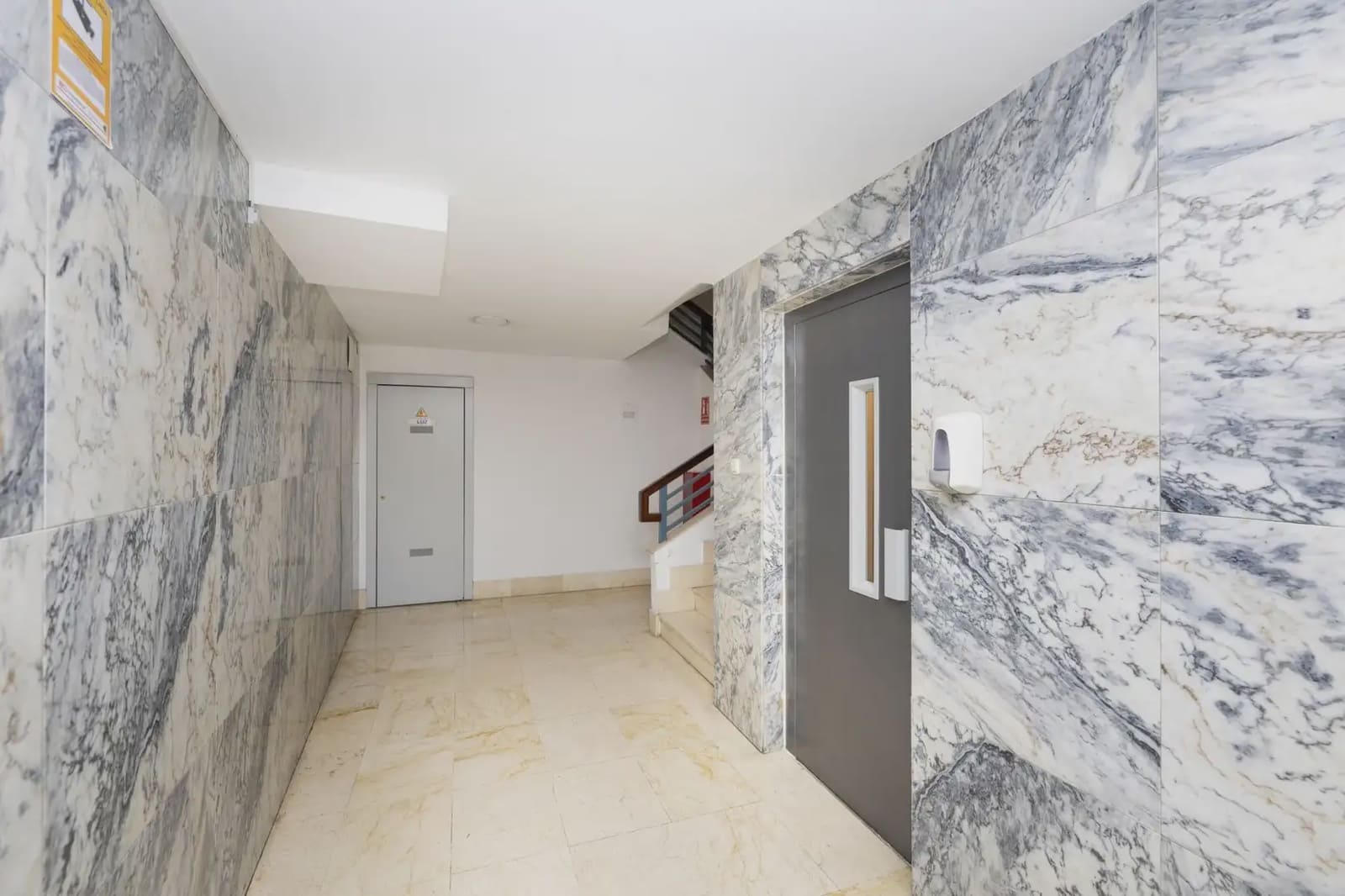 Leilighet til salgs i Granada by - € 340 000 (Ref: 9837456)