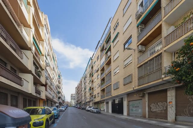 Leilighet til salgs i Pajaritos - Plaza de Toros, Granada by - € 340 000 (Ref: 9837456)