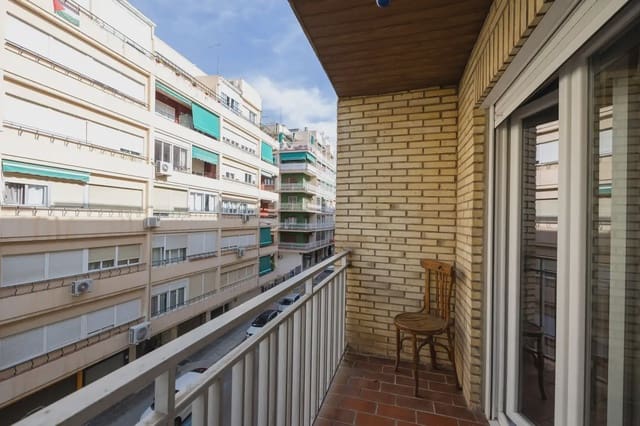 Leilighet til salgs i Pajaritos - Plaza de Toros, Granada by - € 340 000 (Ref: 9837456)