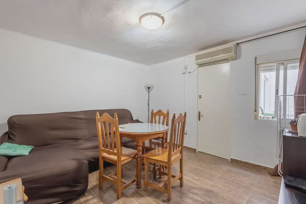 Lejlighed til salg i Granada by - € 139.000 (Ref: 9837461)