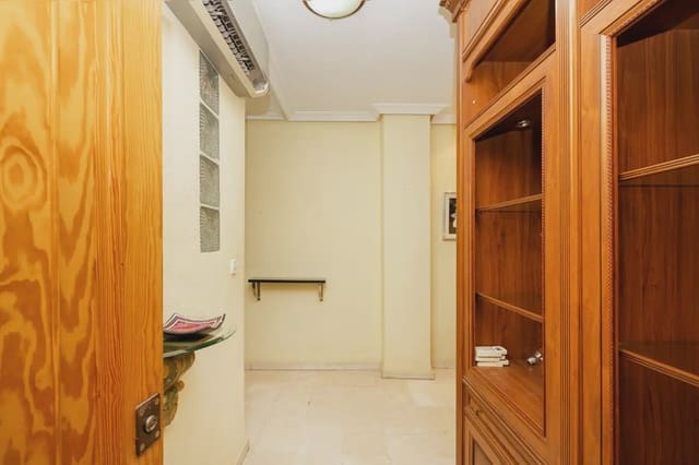 Leilighet til salgs i Centro - Sagrario, Granada by - € 195 000 (Ref: 9837463)