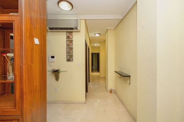 Leilighet til salgs i Centro - Sagrario, Granada by - € 195 000 (Ref: 9837463)