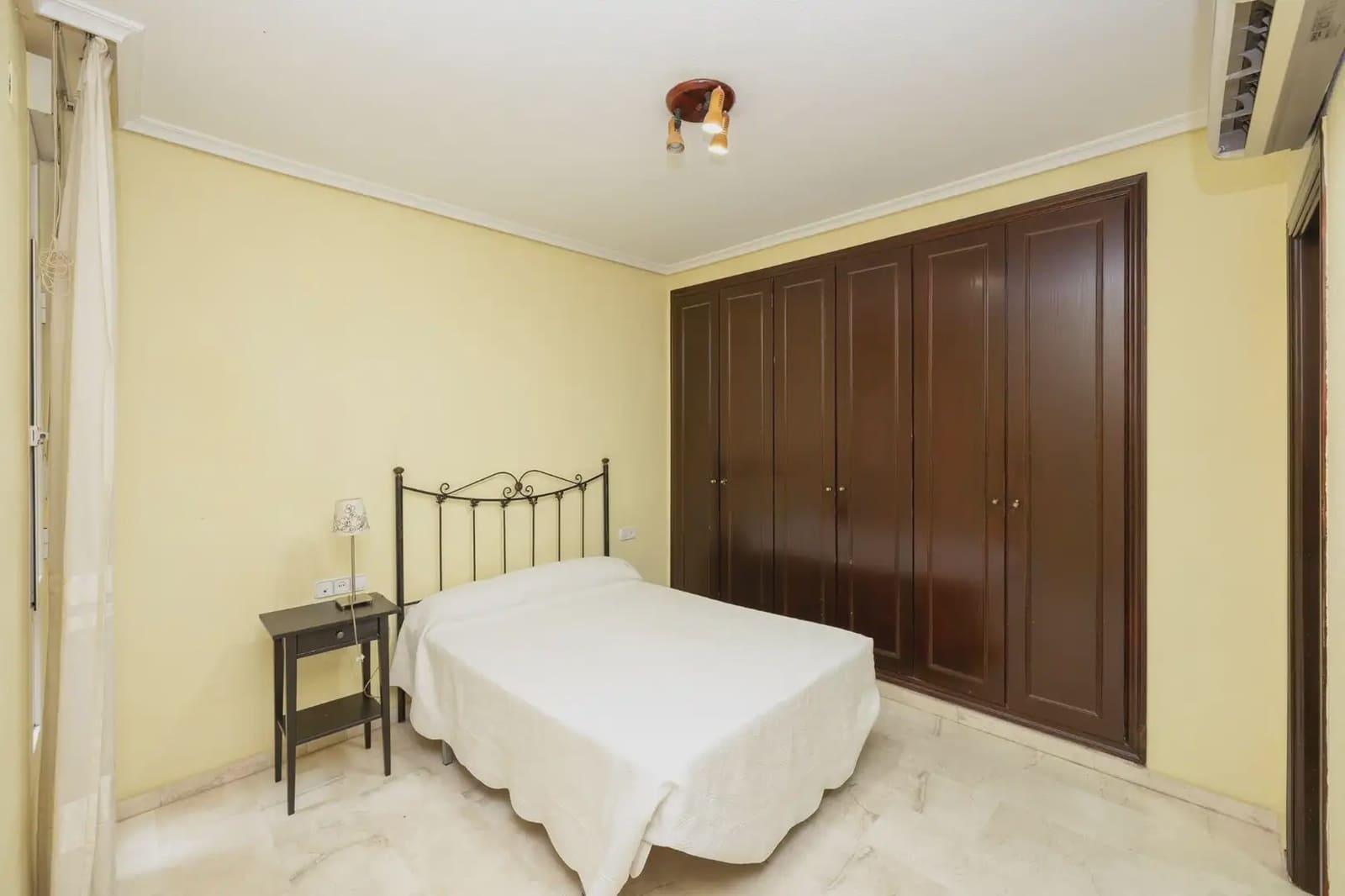 Flat for sale in Granada city - € 195,000 (Ref: 9837463)