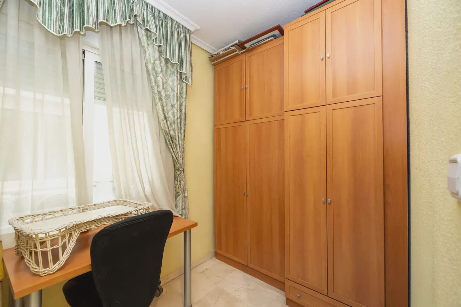 Flat for sale in Granada city - € 195,000 (Ref: 9837463)