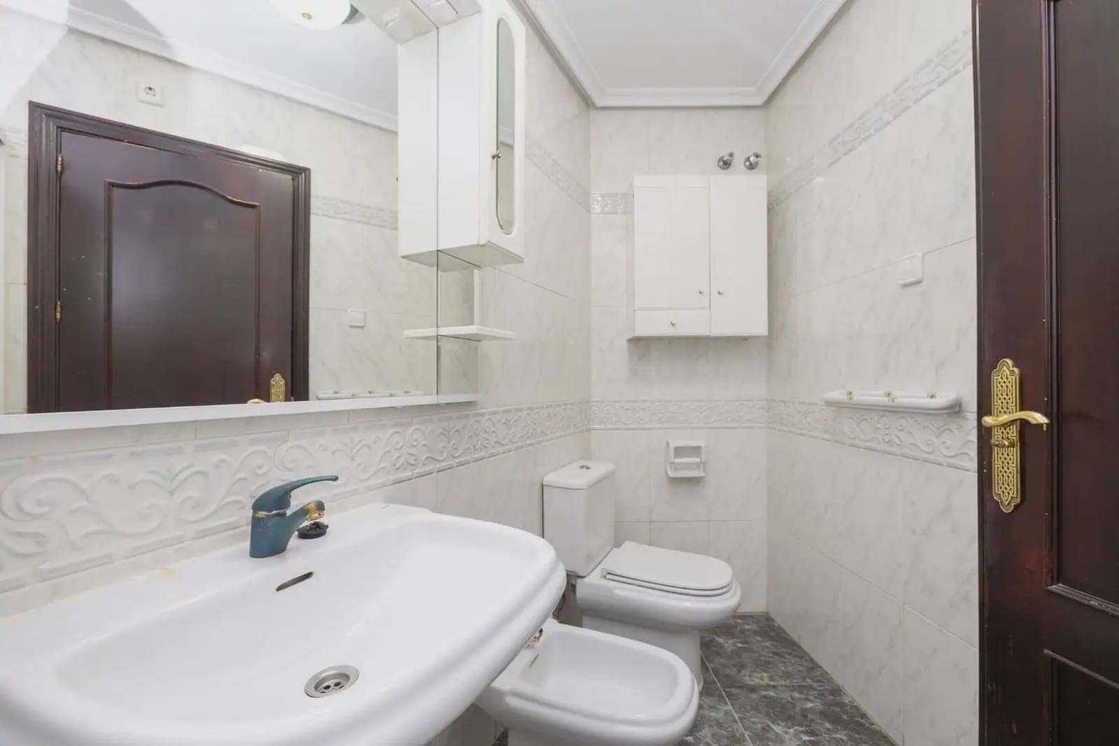 Flat for sale in Granada city - € 195,000 (Ref: 9837463)