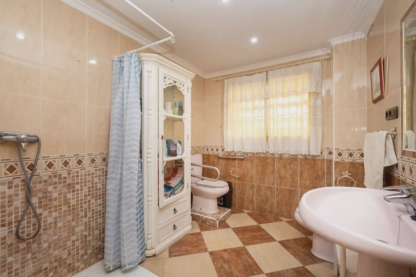 Townhouse for sale in Motril - € 299,000 (Ref: 9837467)