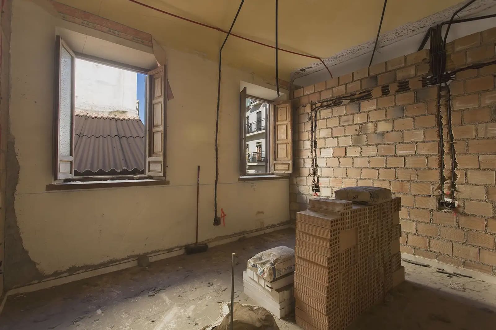 Flat for sale in Granada city - € 375,000 (Ref: 9837468)
