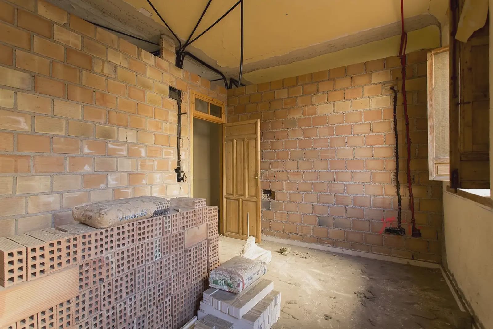 Flat for sale in Granada city - € 375,000 (Ref: 9837468)