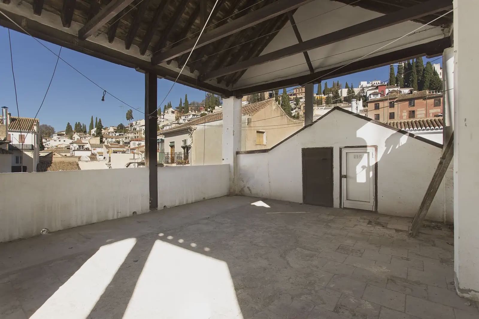 Flat for sale in Granada city - € 375,000 (Ref: 9837468)