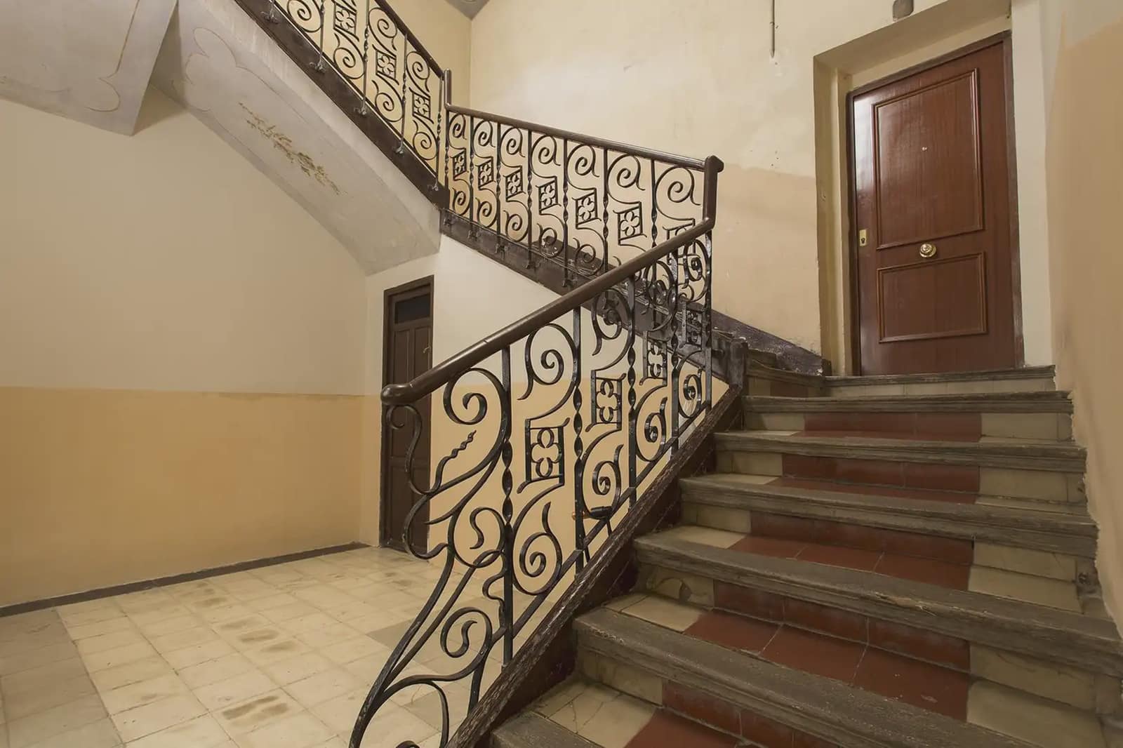 Flat for sale in Granada city - € 375,000 (Ref: 9837468)