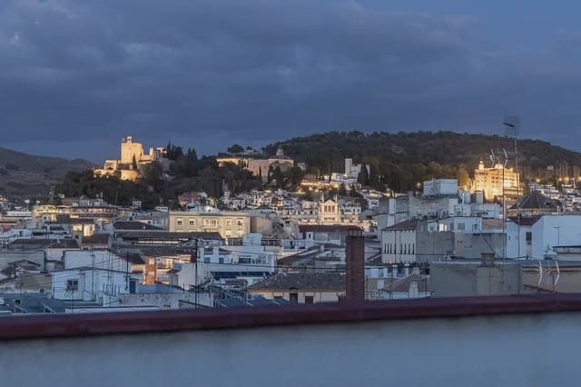 Penthouse til salg i Centro - Sagrario, Granada by - € 995.000 (Ref: 9837469)